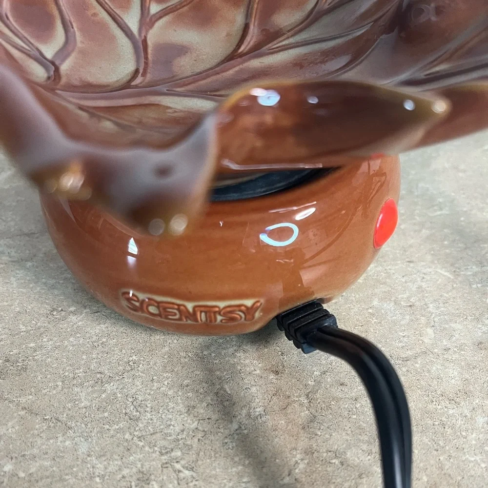 Scentsy Ceramic Maple Leaf Warmer